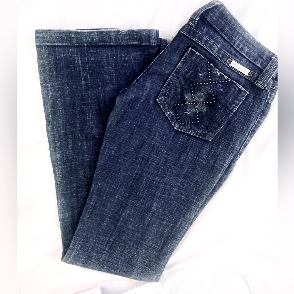 Frankie B bronze studded jean note can easily fit a 6